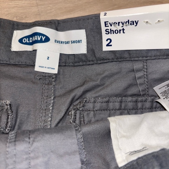 Old Navy Gray Women's Shorts - Picture 5 of 6
